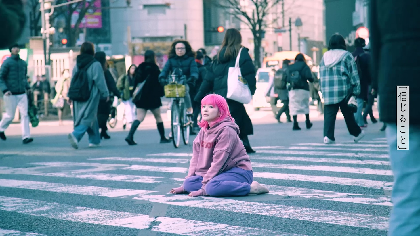 Gacharic Spin「Let It Beat」ミュージックビデオより。