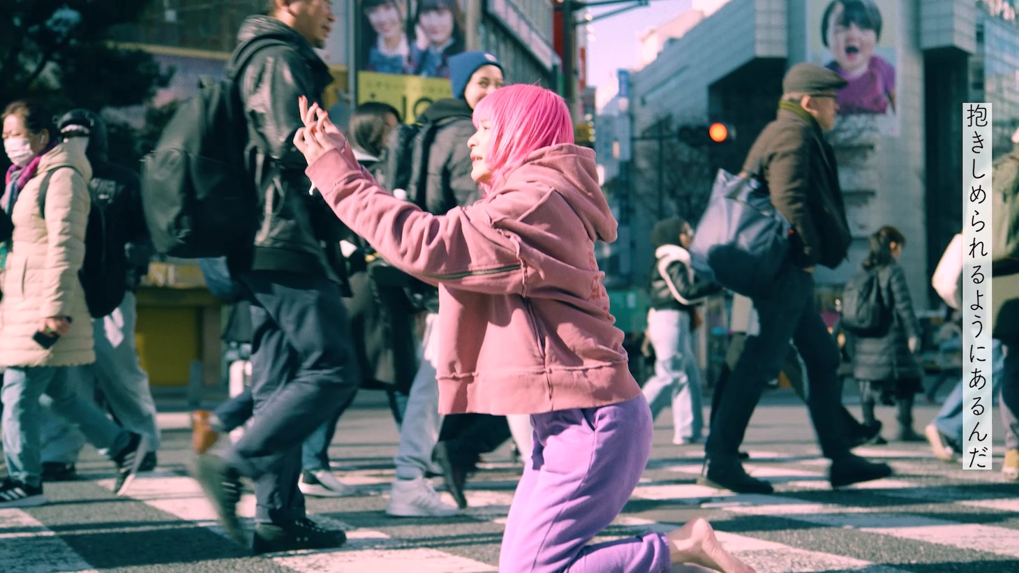 Gacharic Spin「Let It Beat」ミュージックビデオより。