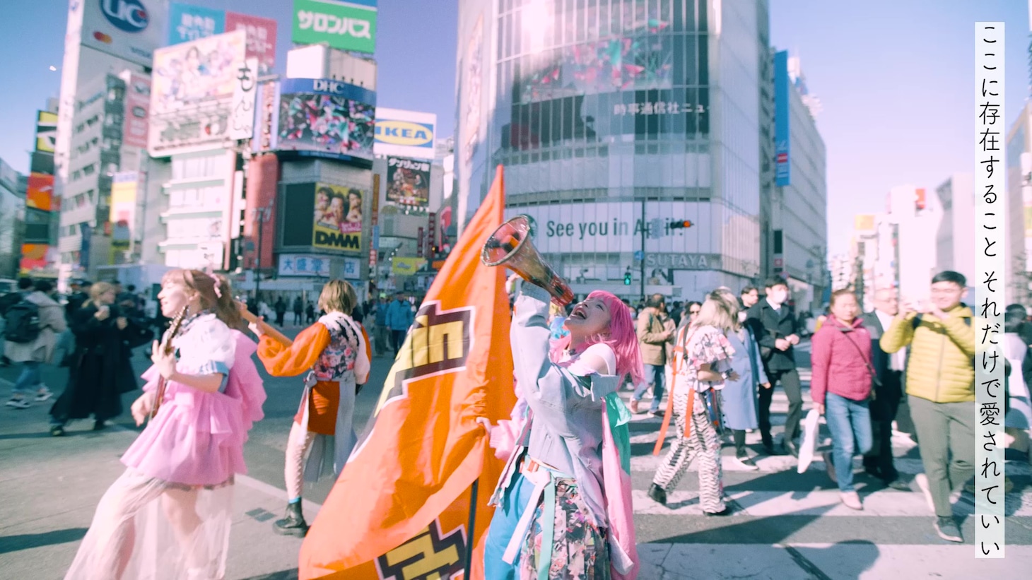 Gacharic Spin「Let It Beat」ミュージックビデオより。