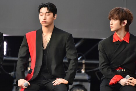 SANを見るYEOSANG。