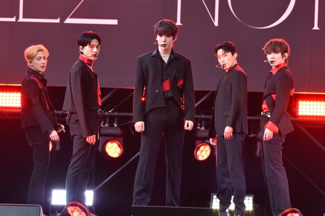 「NOT OKAY」ステージより。