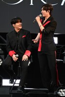 突然立ち上がるMINGIに驚くJONGHO。