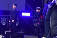 入場するSANとYEOSANG。