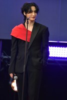 ほほえむSEONGHWA。