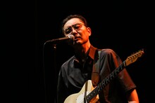 向井秀徳（Vo, G）（撮影：菊池茂夫）