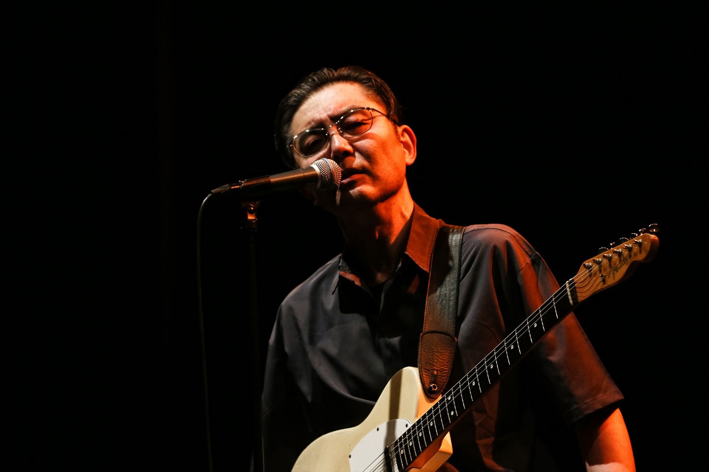 向井秀徳（Vo, G）（撮影：菊池茂夫）