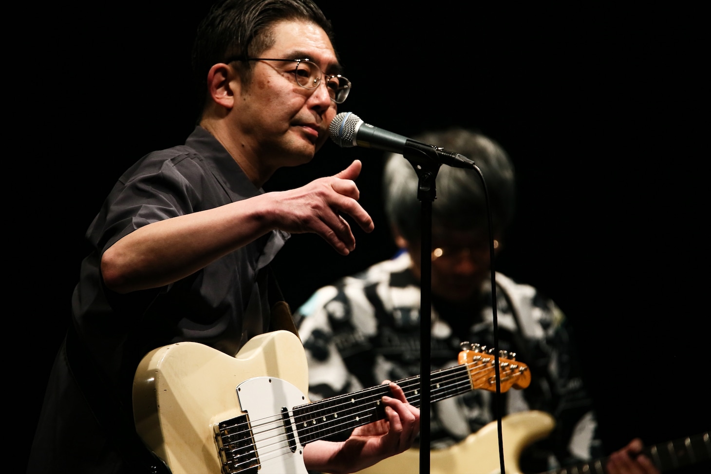 向井秀徳（Vo, G）（撮影：菊池茂夫）