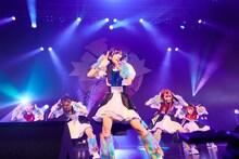 豆柴の大群都内某所 a.k.a. MONSTERIDOL（撮影：大橋祐希）