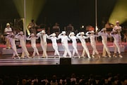 「Mrs. GREEN APPLE 2023-2024 FC TOUR "The White Lounge"」3月3日公演より。(撮影:田中聖太郎写真事務所)