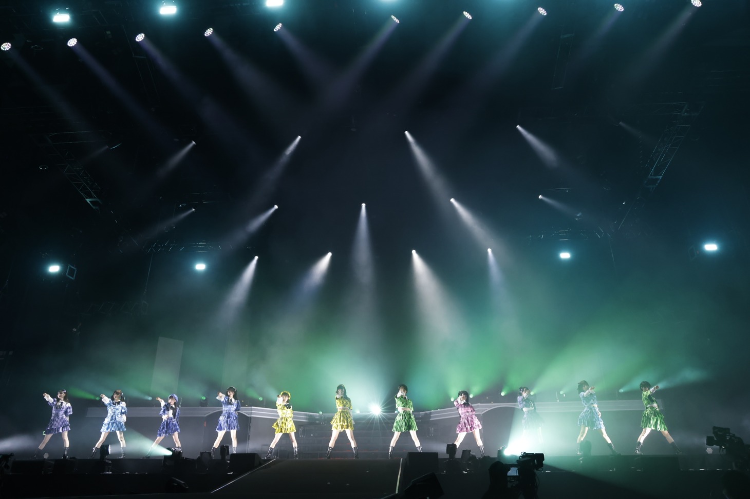 「≠ME 5th ANNIVERSARY PREMIUM CONCERT」の様子。(c)YOANI