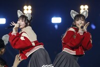 左から本田珠由記、永田詩央里。(c)YOANI