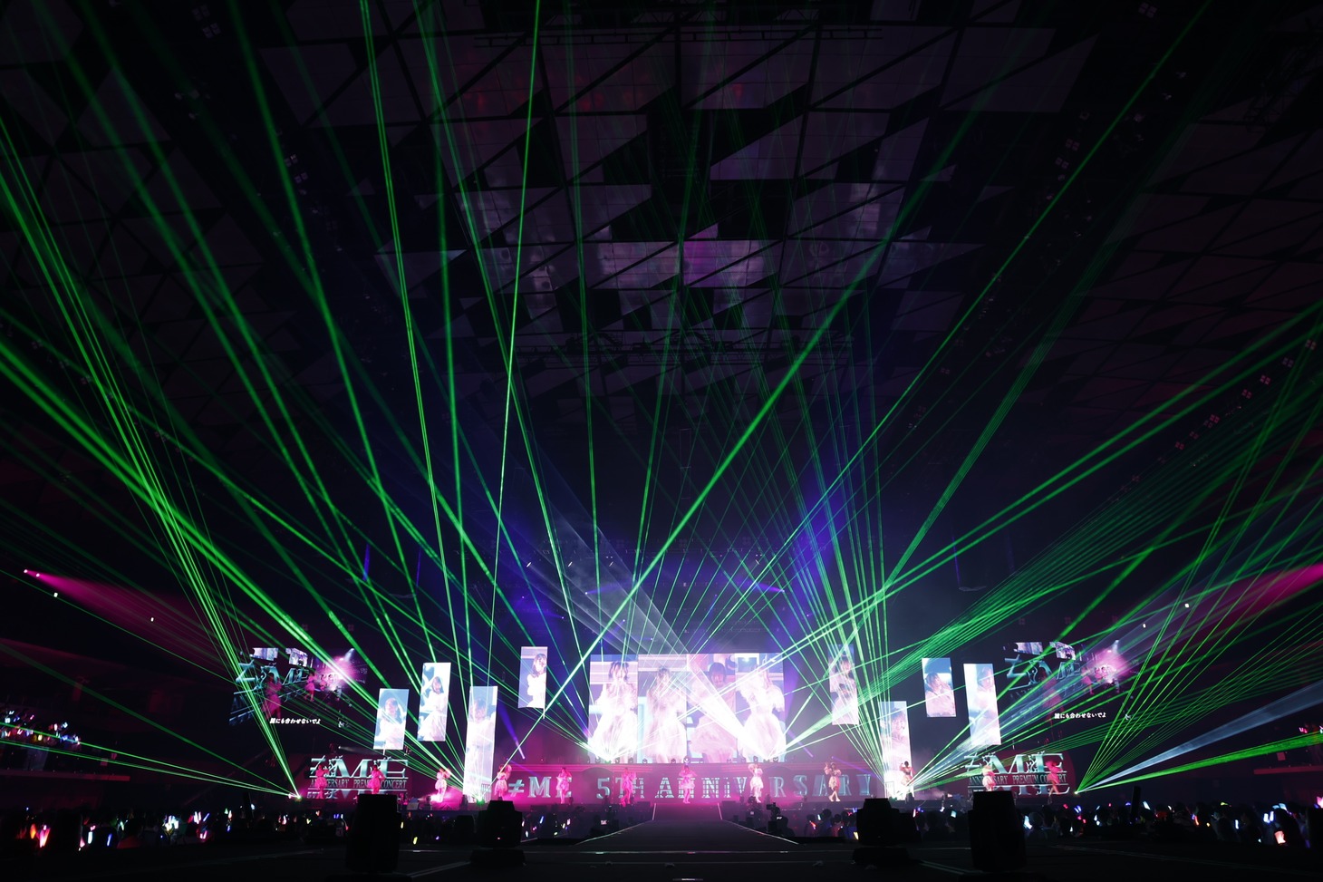 「≠ME 5th ANNIVERSARY PREMIUM CONCERT」の様子。(c)YOANI