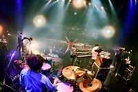 マカロニえんぴつ「マカロックツアーvol.17 ～思ひ出いっぱい☆地元へ帰ろう編～」神奈川・KT Zepp Yokohama公演の様子。（撮影：酒井ダイスケ）