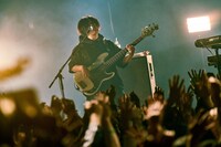 高野賢也（B, Cho）（撮影：酒井ダイスケ）