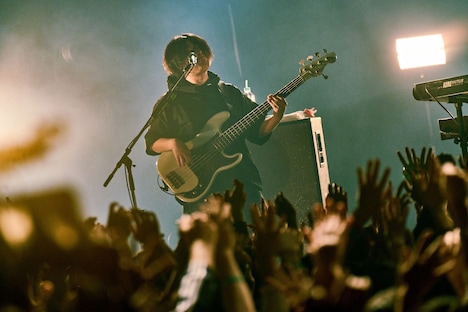 高野賢也（B, Cho）（撮影：酒井ダイスケ）