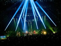 マカロニえんぴつ「マカロックツアーvol.17 ～思ひ出いっぱい☆地元へ帰ろう編～」神奈川・KT Zepp Yokohama公演の様子。（撮影：酒井ダイスケ）