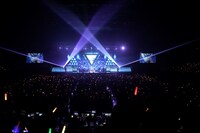 仲村宗悟によるライブの様子。(c)オダイバ!!超次元音楽祭2024