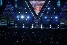 鈴木愛奈によるライブの様子。(c)オダイバ!!超次元音楽祭2024