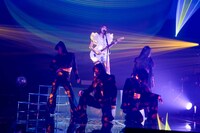 ギターを持って現れた玉井詩織。(c)増田慶・髙田真希子