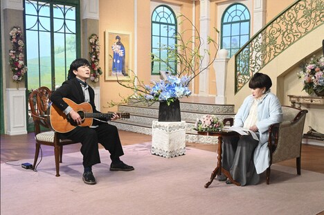 左から森山直太朗、黒柳徹子。(c)テレビ朝日