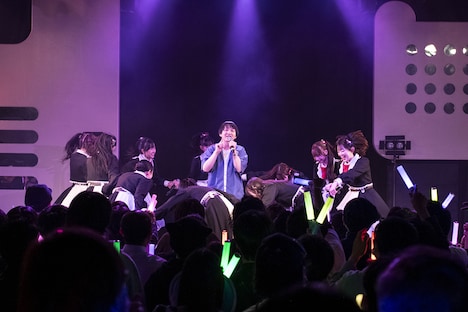 「可愛くてごめん」でコラボする高嶺のなでしこと星野一成。（Photo by MAYUMI）