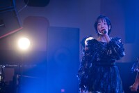 新間いずみ（fishbowl）（Photo by MAYUMI）