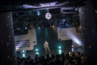 星野一成によるライブの様子。（Photo by MAYUMI）