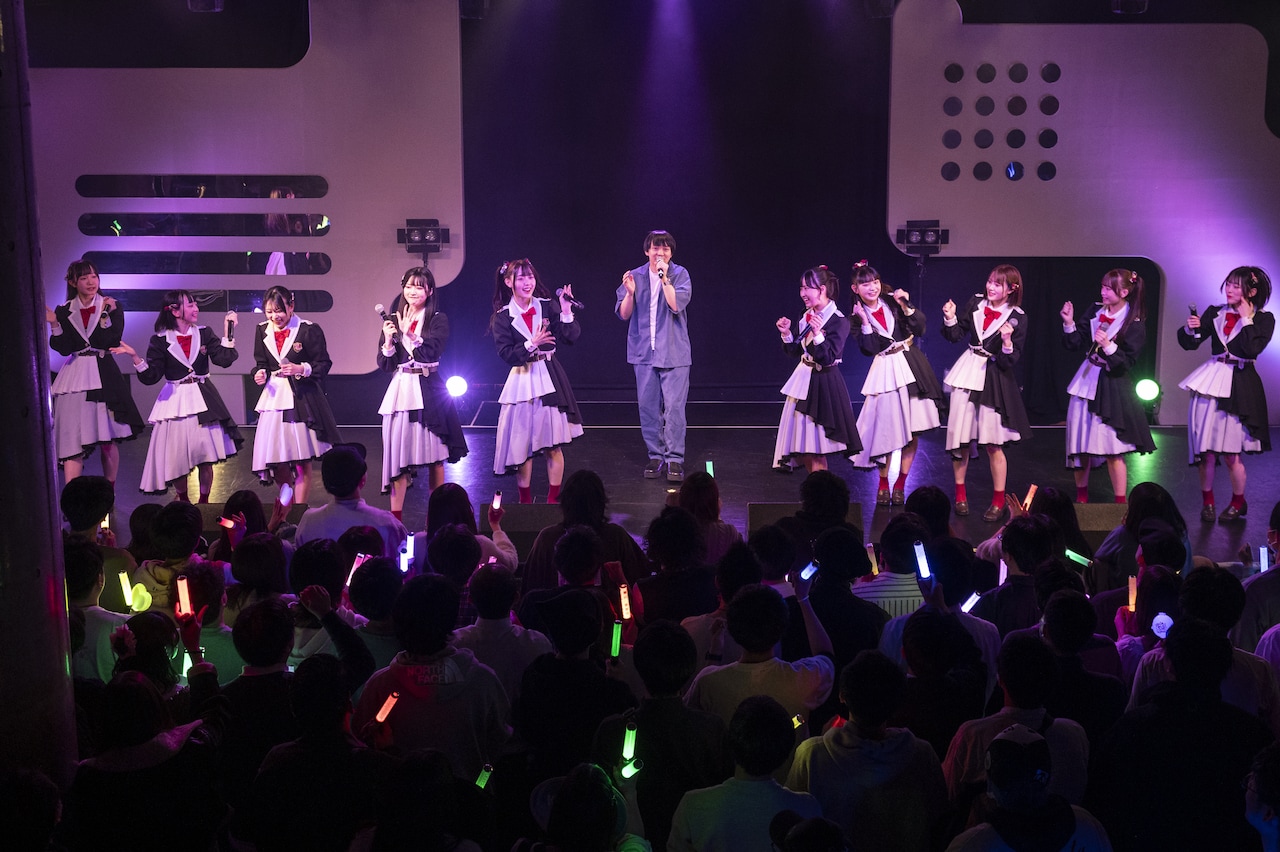 高嶺のなでしこ×fishbowl×CYNHN対バン、ほしのディスコがセンターで「可愛くてごめん」歌う