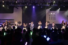 「可愛くてごめん」でコラボする高嶺のなでしこと星野一成。（Photo by MAYUMI）