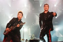 2011年7月開催のCOMPLEX「日本一心」ライブ写真。