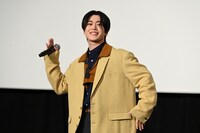 楽しげにロボロボダンスを踊る木全翔也。