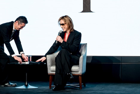 ストローが気に入らないYOSHIKI。