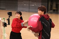 左から上白石萌音、井上芳雄。(c)フジテレビ