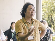 小林啓一監督 (c)2024「新米記者トロッ子　私がやらねば誰がやる！」製作委員会