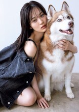 山下美月の2nd写真集「ヒロイン」楽天ブックス限定版の表紙。（撮影：須江隆治[See]）