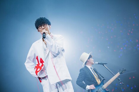 オーイシマサヨシ(左)とTom-H@ck(右)。