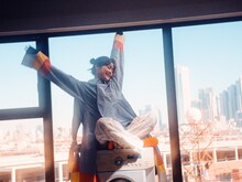 生田絵梨花「Laundry」ミュージックビデオより。