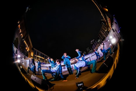 「Untouchable MAX」のパフォーマンスの様子。(撮影:笹森健一)