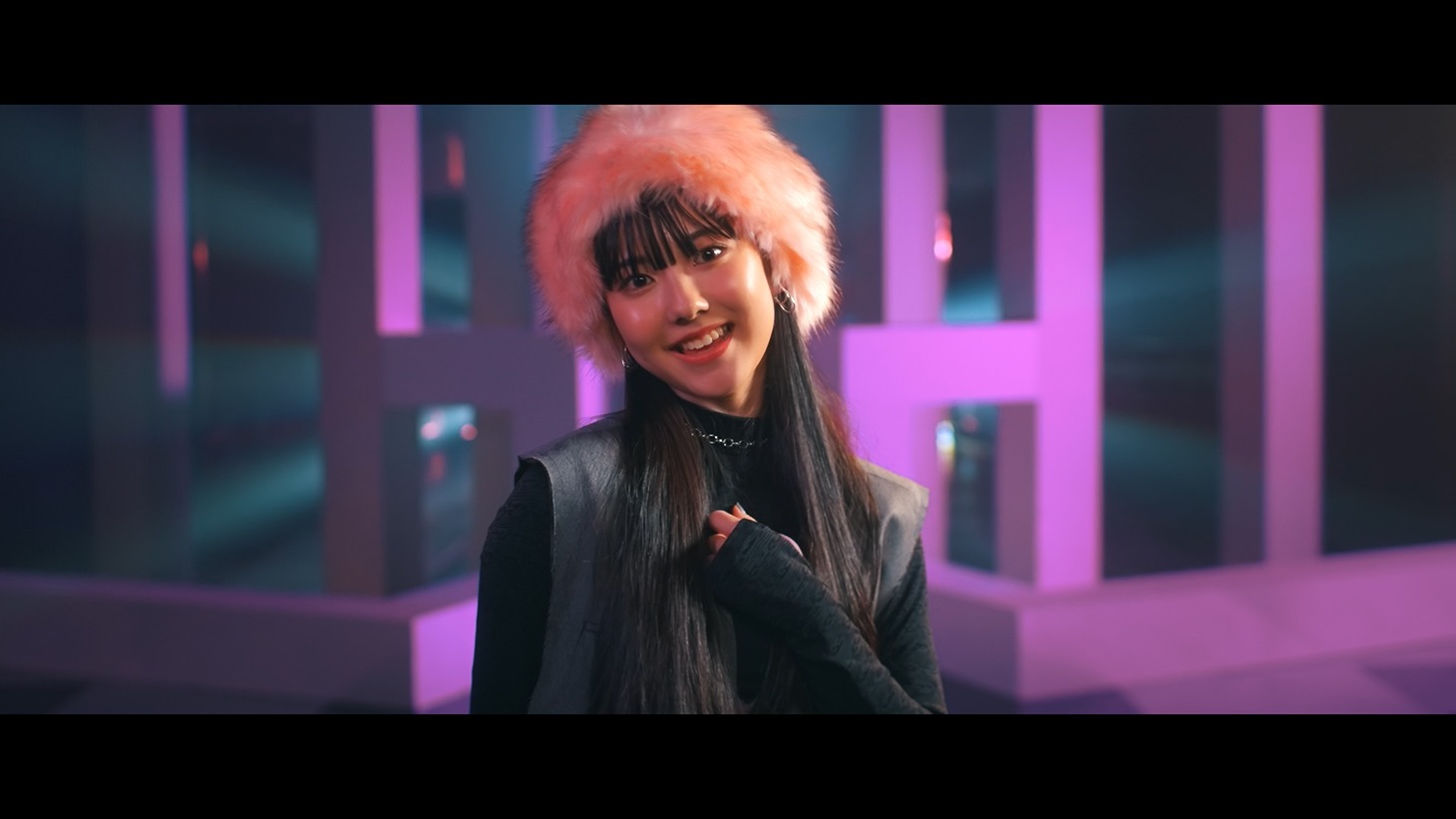 Girls2「Magic」MVより。