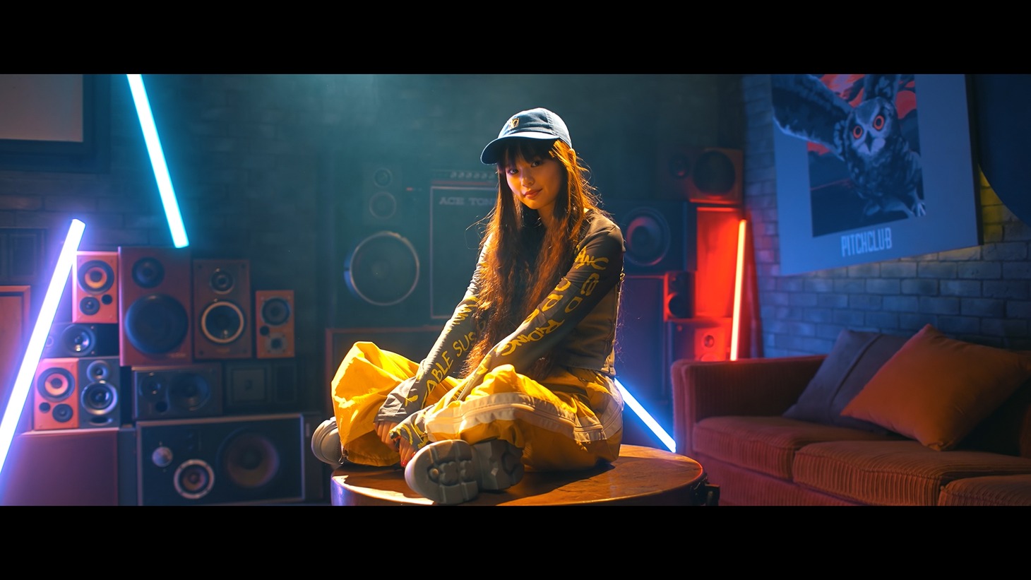 Girls2「Magic」MVより。