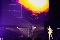 左から七海うらら、バーチャルうらら。（Photo by Yuka Ohki）