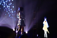 左から七海うらら、バーチャルうらら。（Photo by Yuka Ohki）