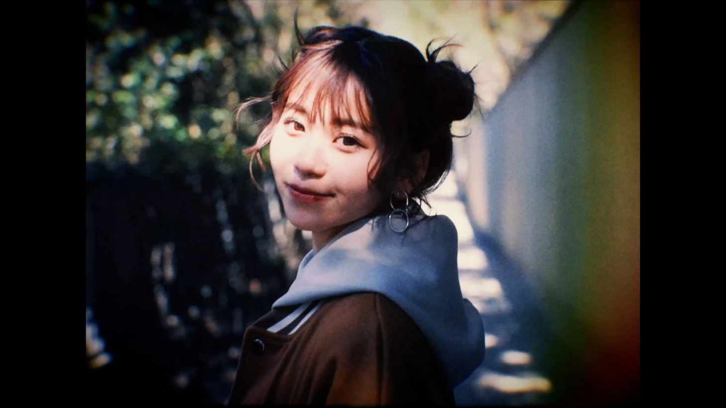 WHITE SCORPION「雑踏の孤独」の“FMV”より。