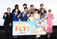 上段左からマカロニえんぴつの高野賢也（B, Cho）、長谷川大喜（Key, Cho）、はっとり（Vo, G）、田辺由明（G, Cho）。下段左から羽佐間道夫、ヒコロヒー、堺雅人、池村碧彩、麻生久美子、関智一、芹澤優。