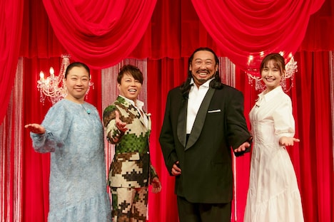 左からいとうあさこ、西川貴教、秋山竜次（ロバート） / 望木聡子アナウンサー。(c)メ～テレ