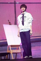 EJ  (c)HYBE LABELS JAPAN