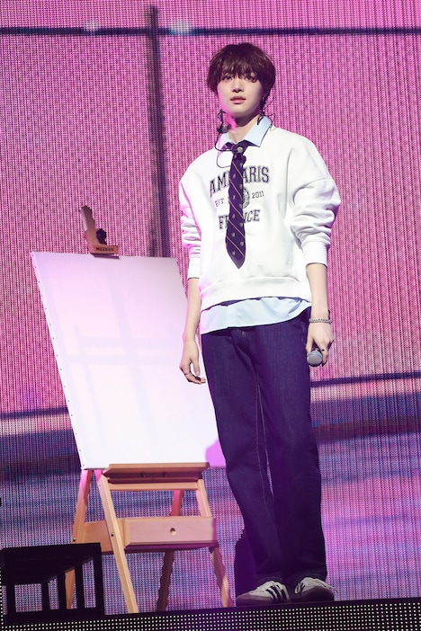 EJ  (c)HYBE LABELS JAPAN