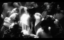 imase「Shine Out」ミュージックビデオより。