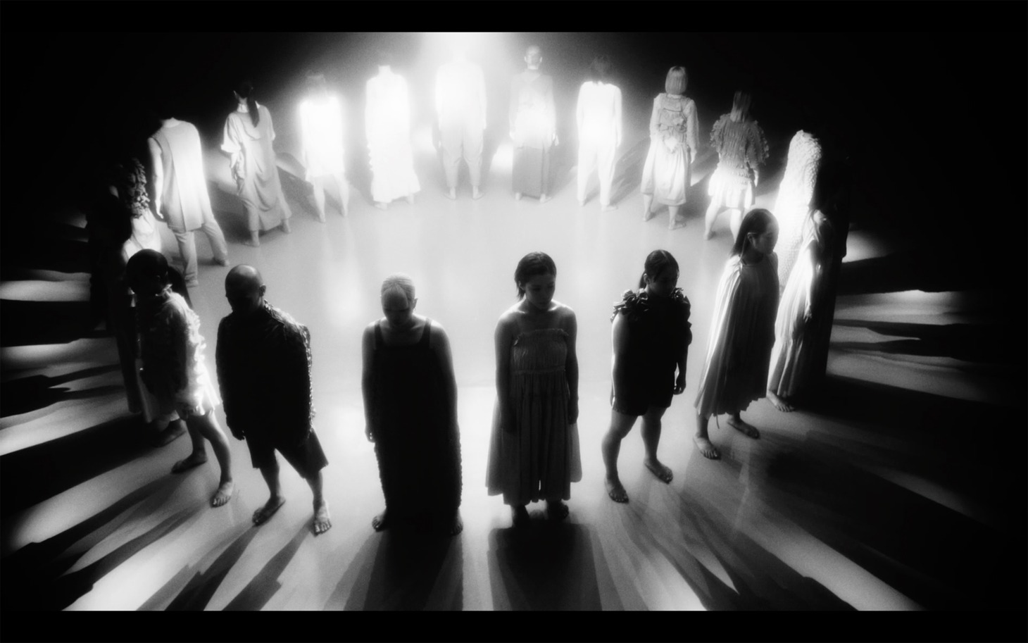 imase「Shine Out」ミュージックビデオより。