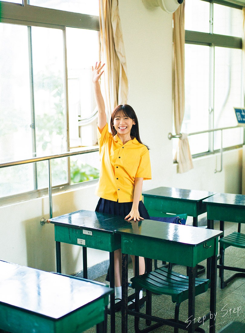 来栖りんの写真集「step by step」より。（撮影：細居幸次郎）